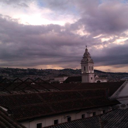 Hostal Yumbo Imperial Quito Exterior photo