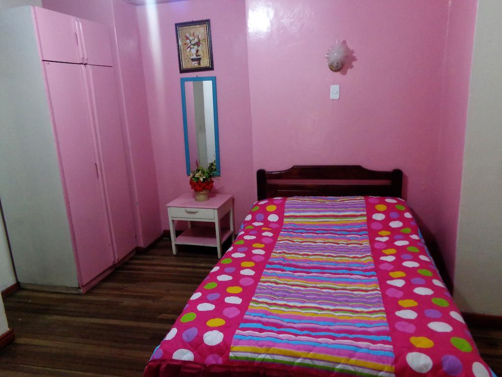 Hostal Yumbo Imperial Quito Room photo