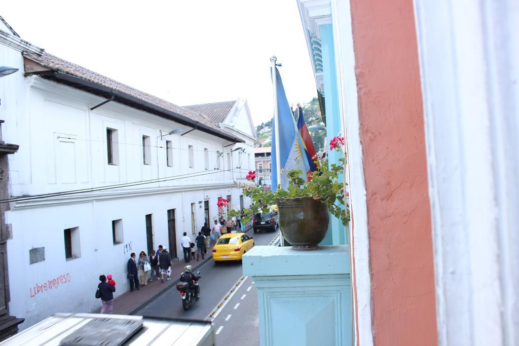 Hostal Yumbo Imperial Quito Exterior photo