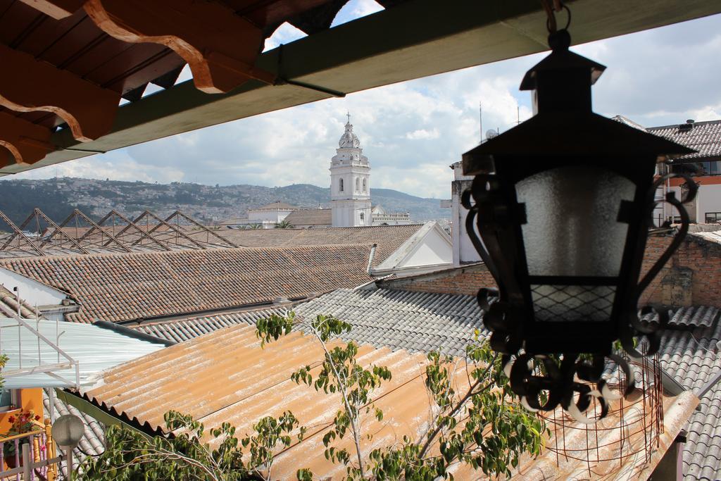 Hostal Yumbo Imperial Quito Exterior photo