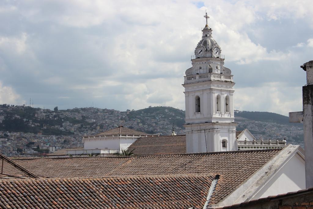 Hostal Yumbo Imperial Quito Exterior photo